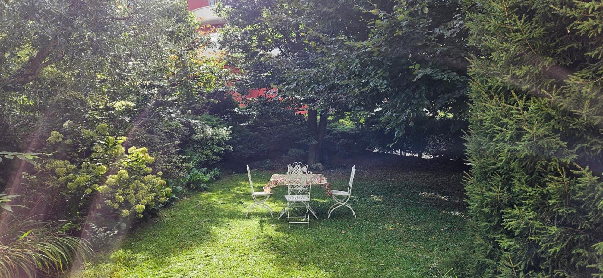 Appartamento Con Ingresso Autonomo, Giardino Privato E Portico Introbio Exterior photo