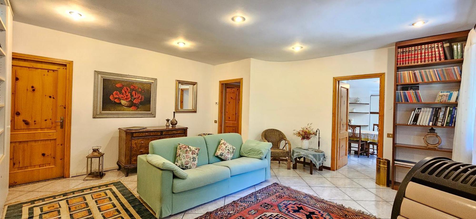 Appartamento Con Ingresso Autonomo, Giardino Privato E Portico Introbio Exterior photo